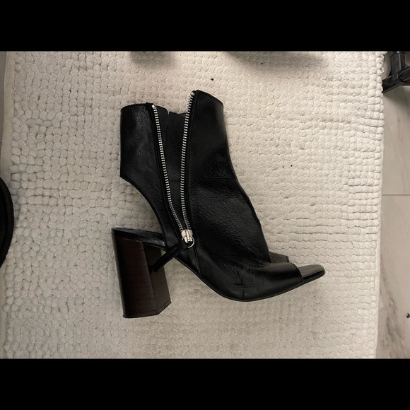 Open toe sandal - Picture 2 of 3